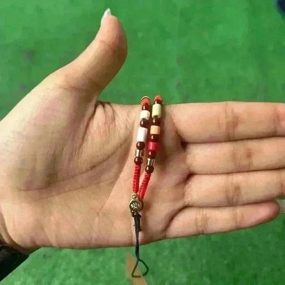 Roxanne Assoulin - Picture 3 of 3